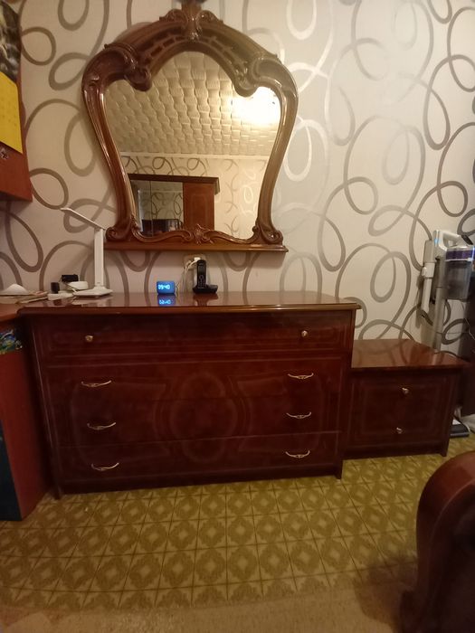Спальный гарнитур