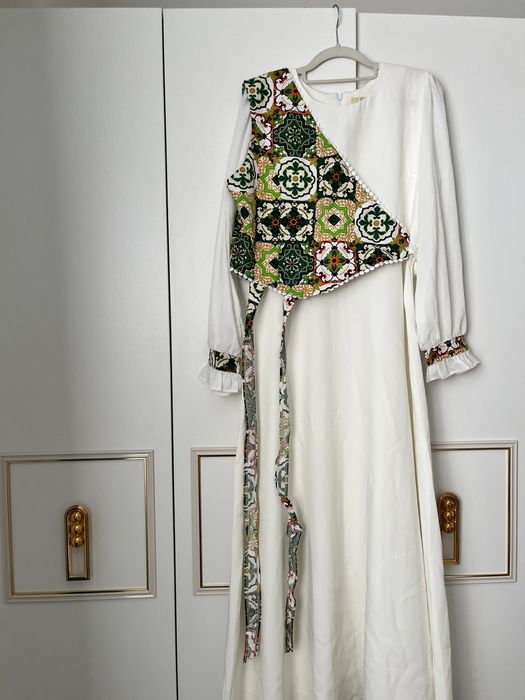 Көйлектер итекеткасымен