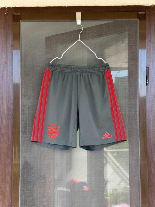 Къси панталони Adidas (FC Bayern Munchen)- размер 164см(13-14Y), Отлично състояние