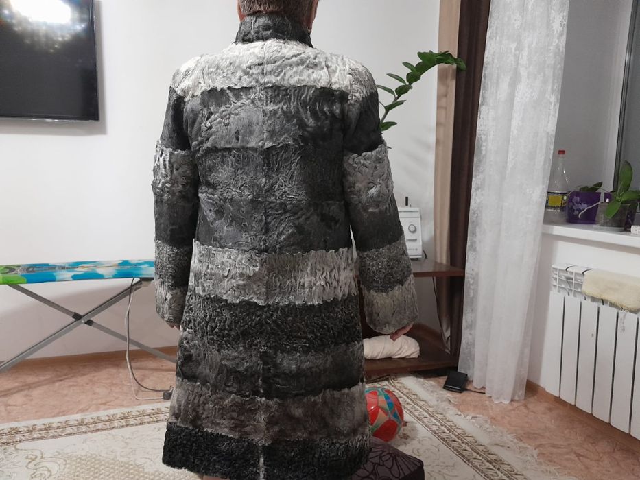 Продам каракулевую шубу