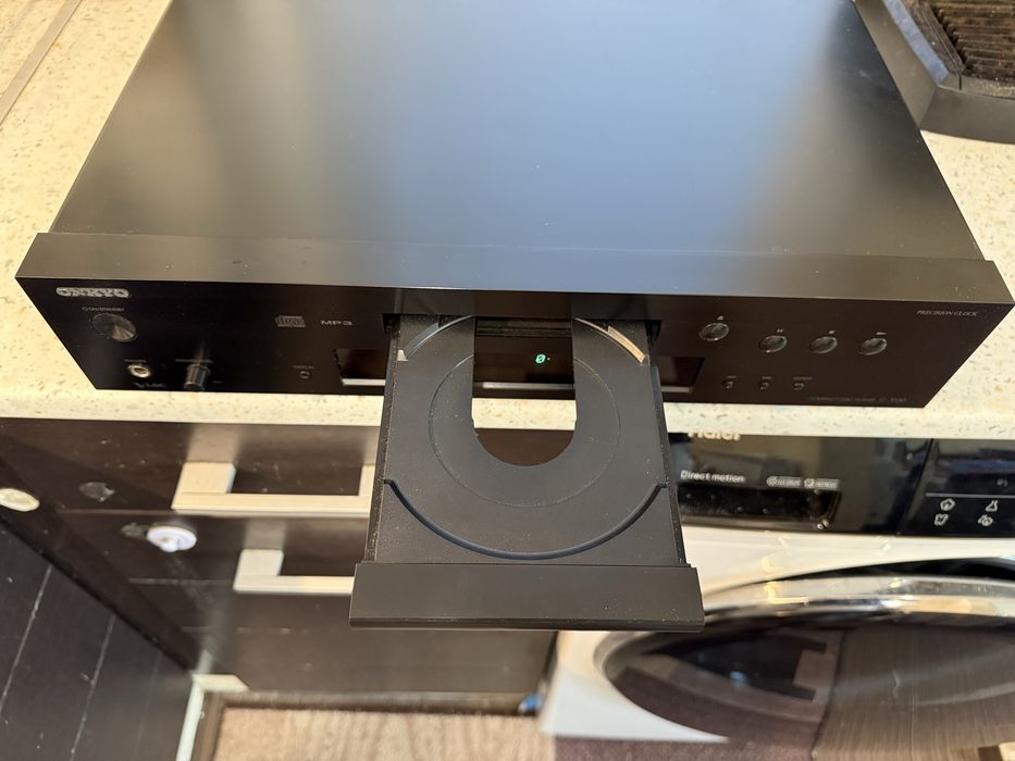 Onkyo C 7030 player