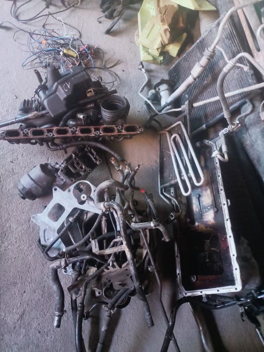 Продам запчасти на БМВ 728 е 38