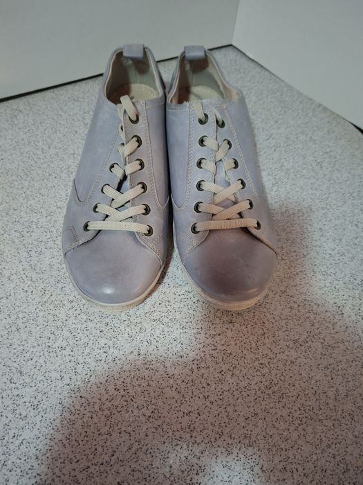Tenisi piele marimea 40