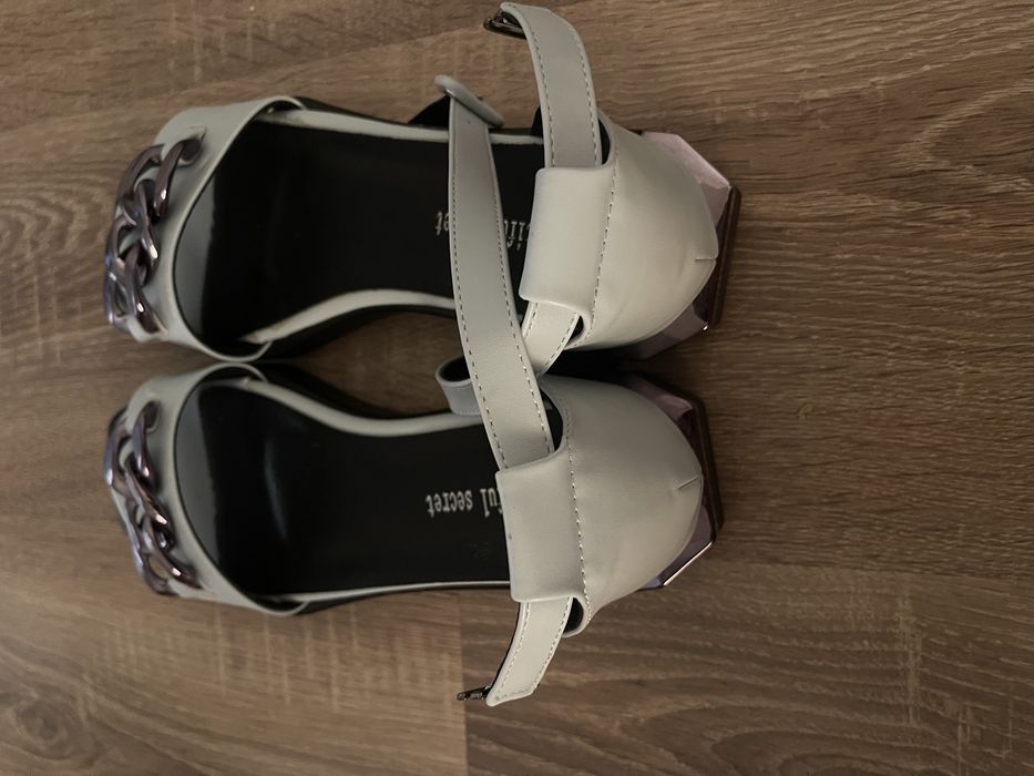 Продам несколько обуви