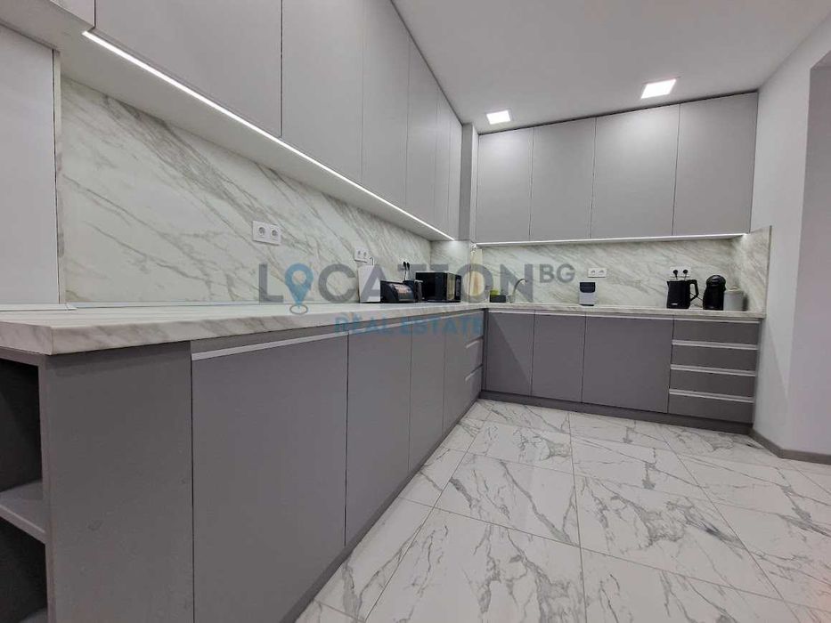 Тристаен апартамент в кв. Левски