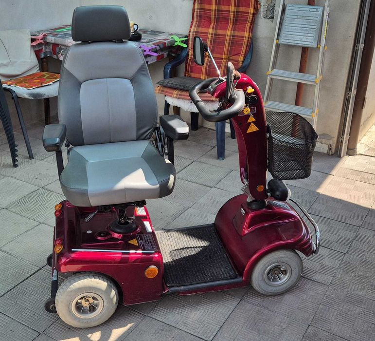 Scuter electric cu 4 roti