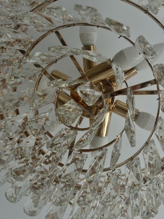 Lustră / candelabru auriu cu cristale design elegant