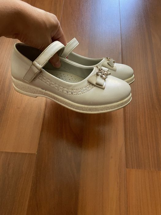 Продам детские туфли