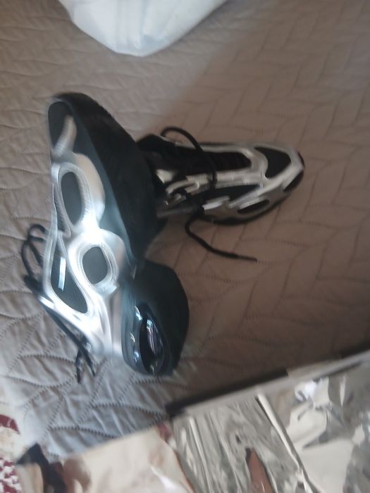 Adidasi Nike Air Max noi