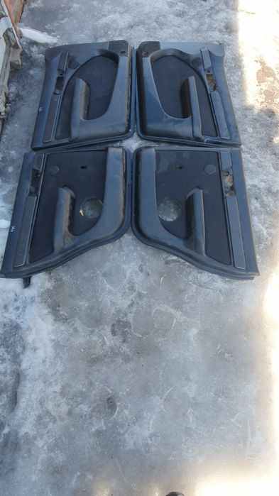 Продам обшивки дверные на ауди 100с4,А6с4