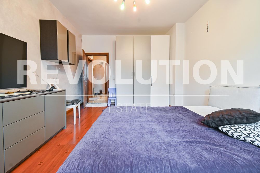 Дава се под наем Тристаен апартамент в София, Център - 102 кв.м за 1000 € - Снимка #3