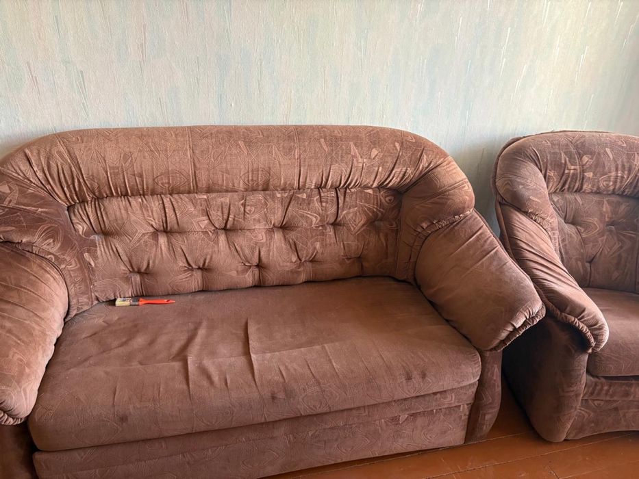 Продам диван с двумя креслами бу