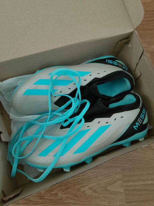 Бутонки нови Messi