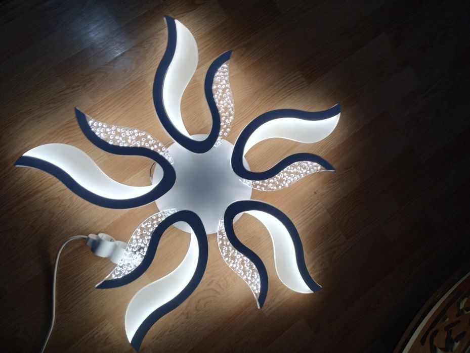 Vând lustra sufragerie led