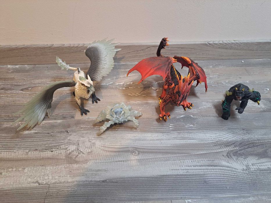 Set 4 figurine Eldrador – creaturi fantasy, stare foarte bună