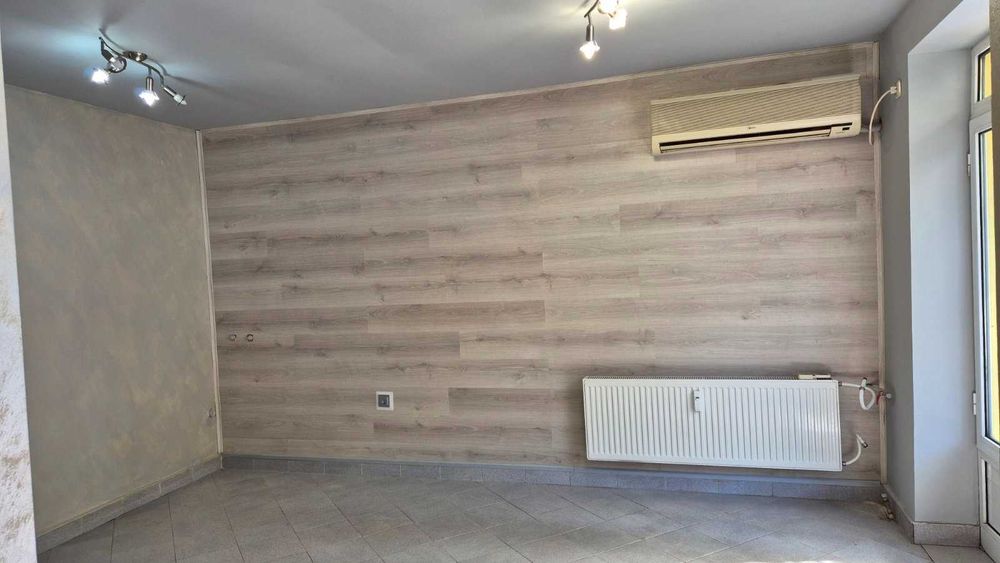 Дава се под наем Магазин в Перник, Център - 38 кв.м за 382.5 € - Снимка #2