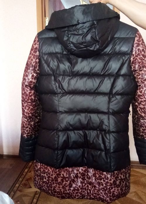 Продам  зимний пуховик чёрный.