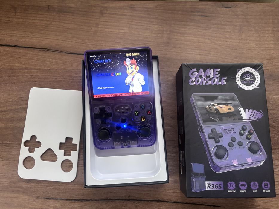Чисто Нова Handheld игрова конзола R36S / 15000 игри