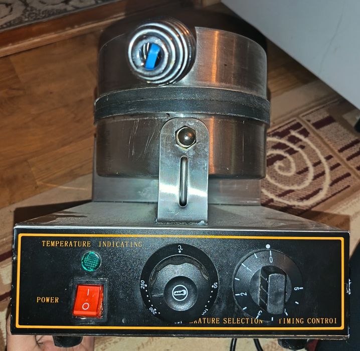 Продам Вафелница б.у.