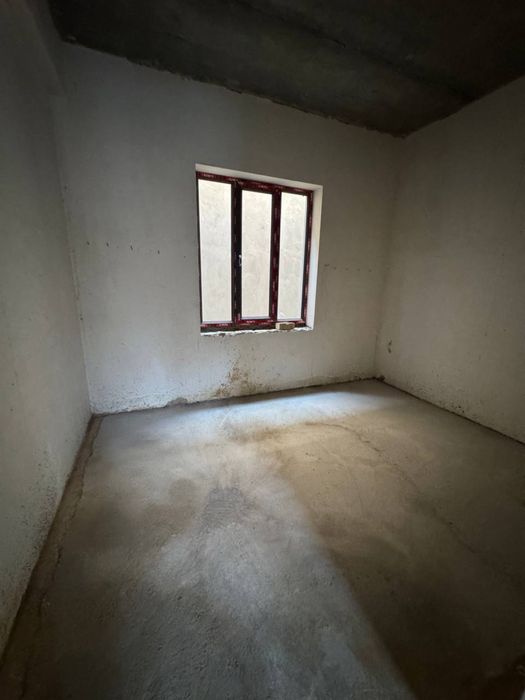 Продаётся Дом  Коробка Сергелинйский район Бобур Махалля 1,6 Соток