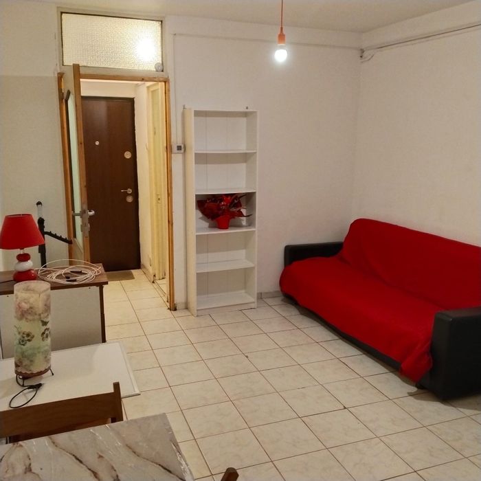 Garsoniera Tudor Vladimirescu în Campus (în spate la Iulius Mall)