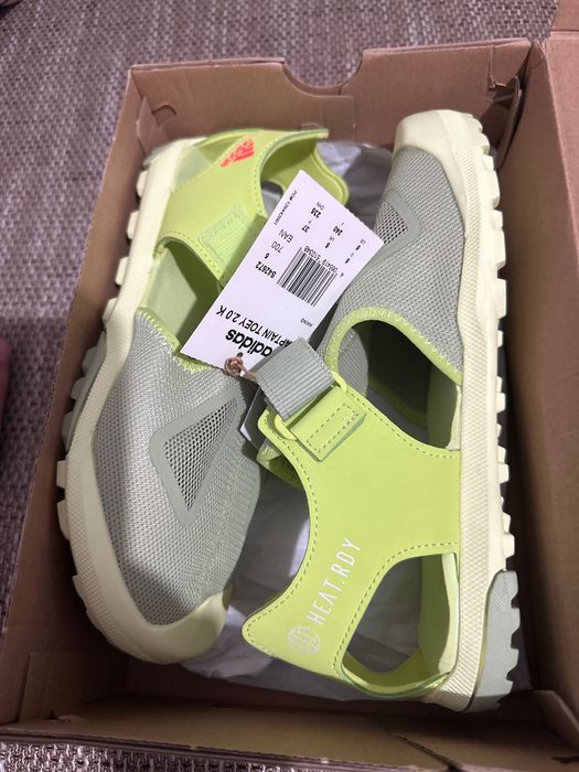 Sandale adidas,noi cu eticheta marimea 38!
