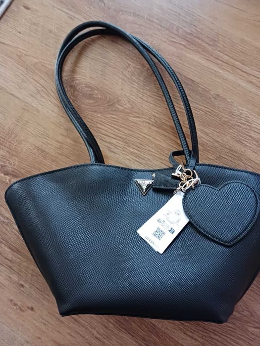 Оригинална дамска чанта GUESS – нова с етикет и калъф, черна