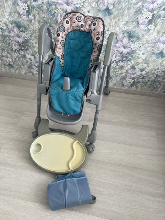 Продам детский столик для кормления.