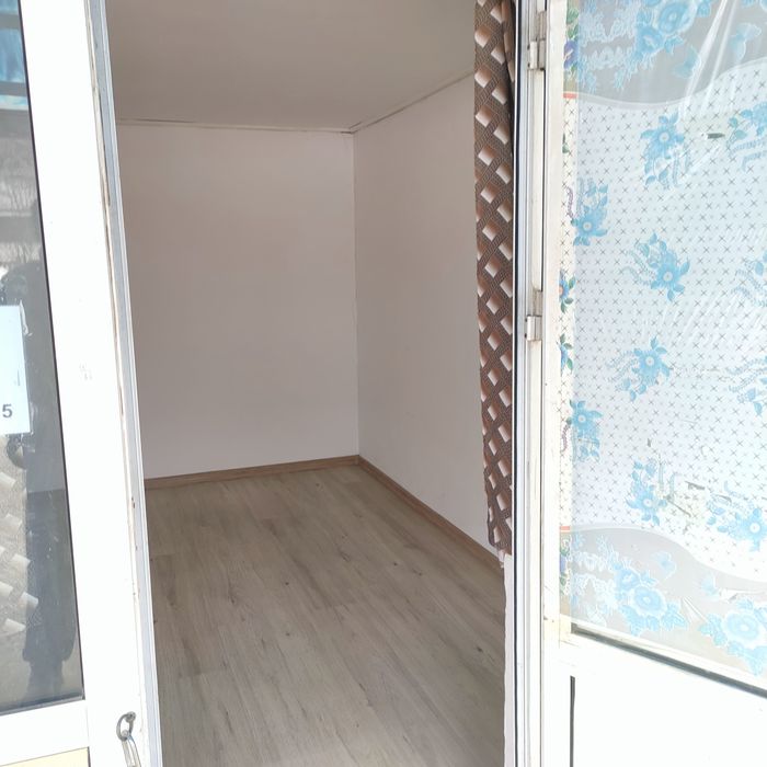 Închiriez convenabil spatiu comercial