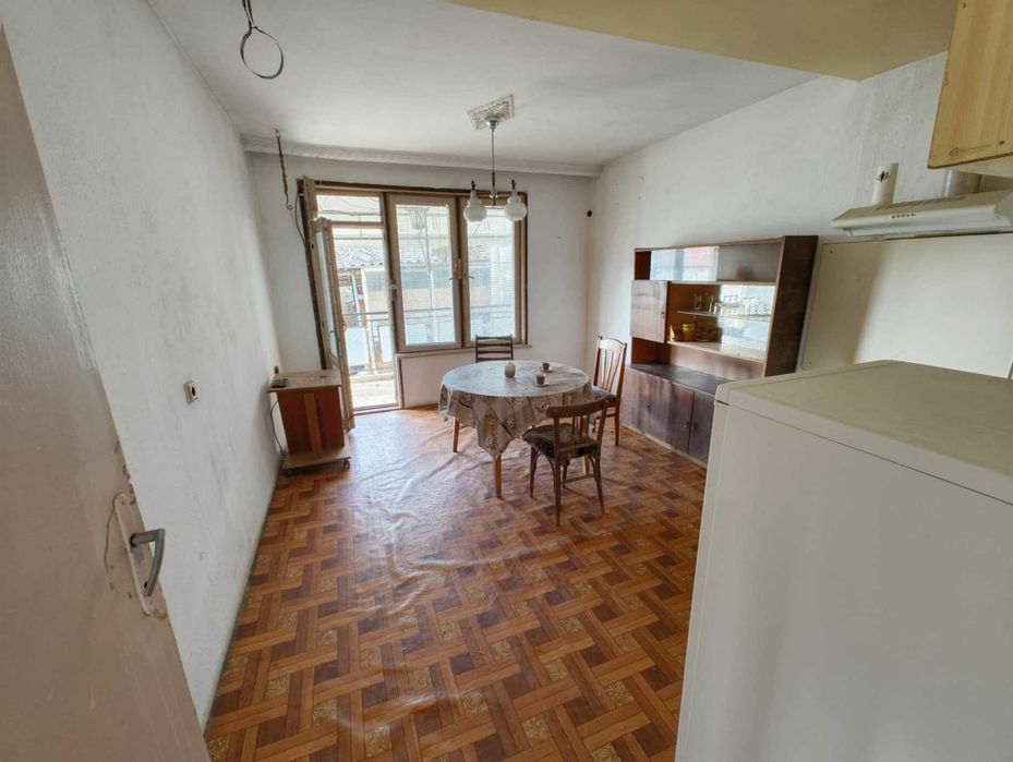 Продаваме имот с къща - с. Богомилово