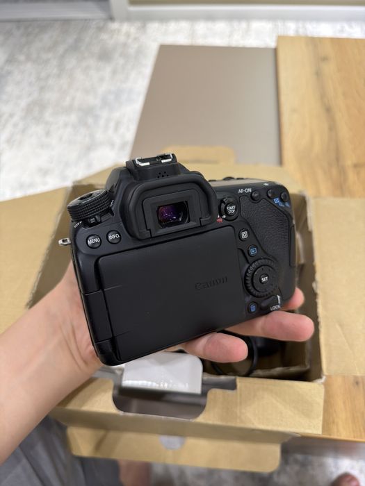 Canon 80D +1 batareyka/ 128gb fleshka / card reader