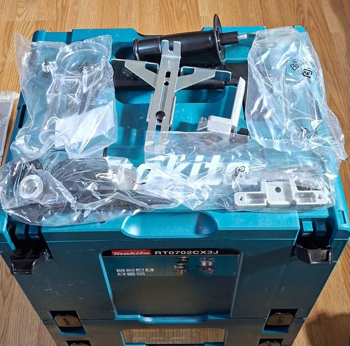 Нова оберфреза makita RT 0702
