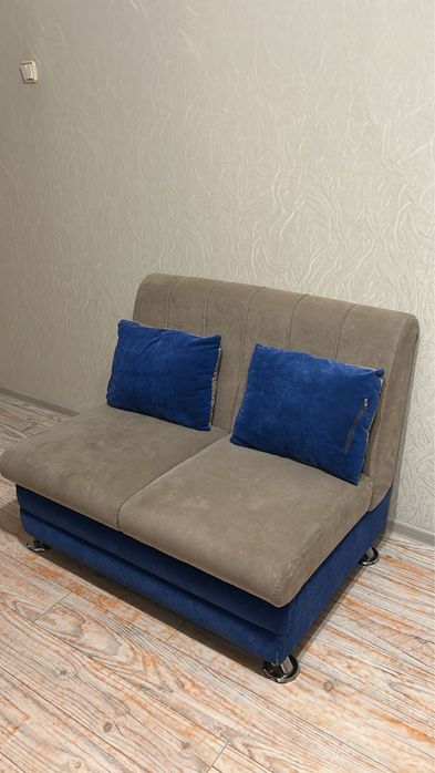 Продаю диван с креслом