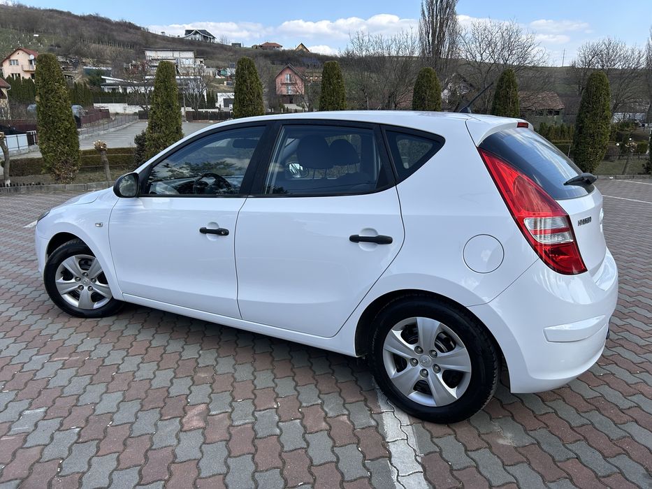 -Hyundai i30 facelift-1.4benzina-109cai-euro4-2010-germania adusa-