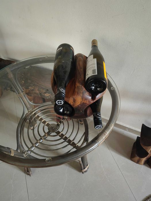 Поставка за бутилки вино