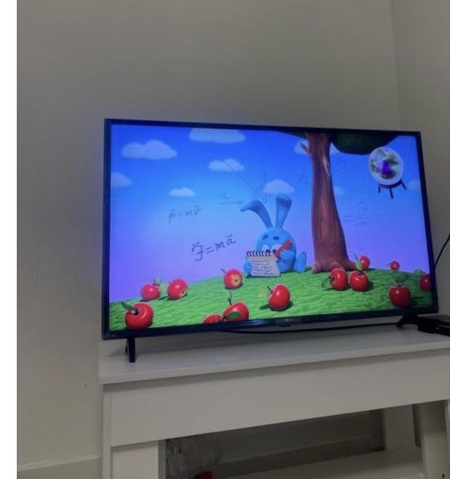 Телевизор LG Smart TV b/y