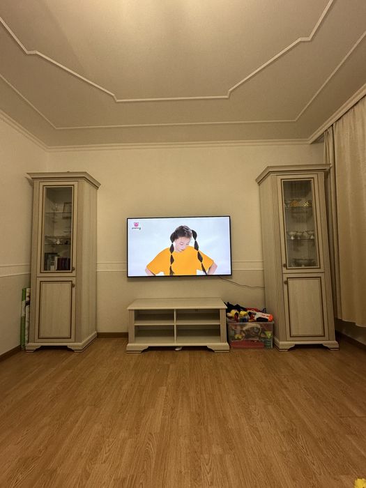Продается вместительная стенка в гостиную