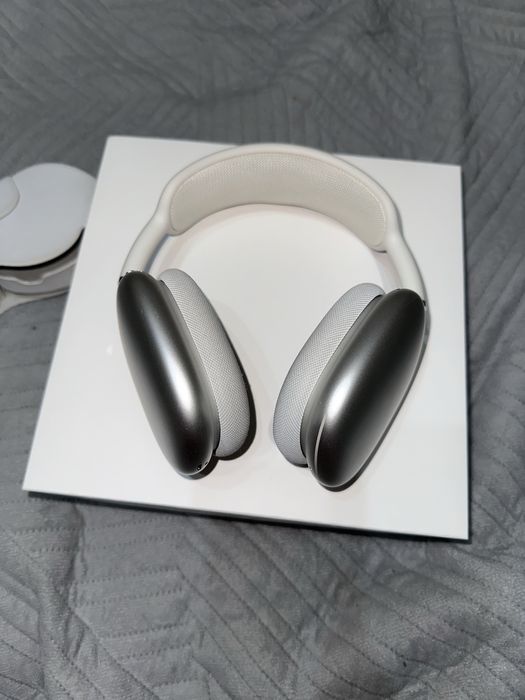 Продам AirPods Max