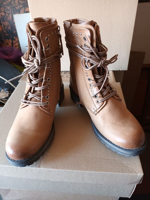 Дамски боти от естествена кожа