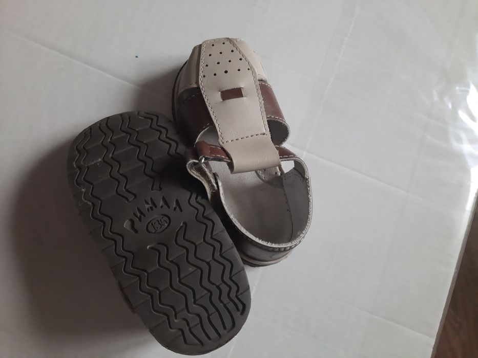 Продам детскую обувь.