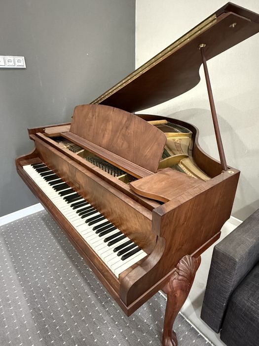 Продается рояль Challen