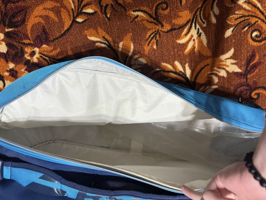 Продам теннисную(бадминтоную сумку)