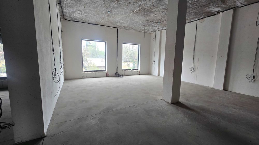 СДАЁТСЯ ТОРГОВОЕ ПОМЕЩЕНИЕ за 20 у.е. за кв/м в центре