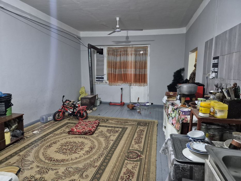 Sirdaryo shahar Shirin MFY da 4 xonali dom sotiladi