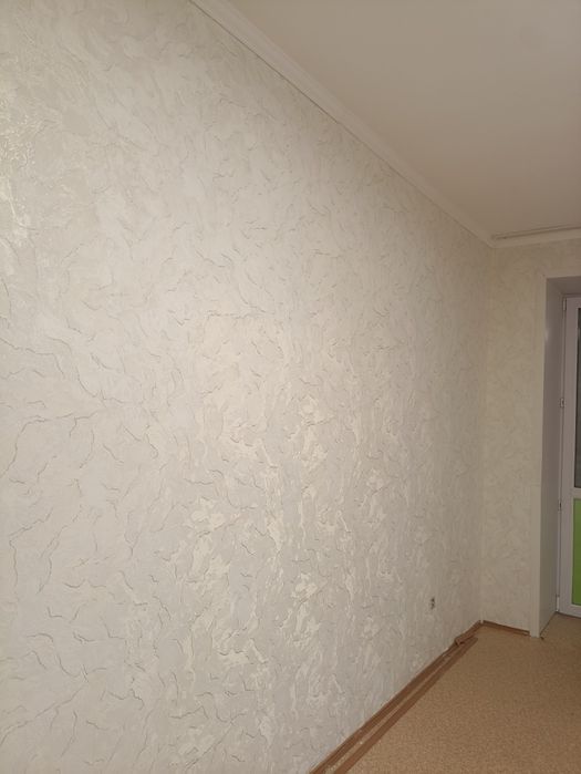 Клеим обои,белим потолки