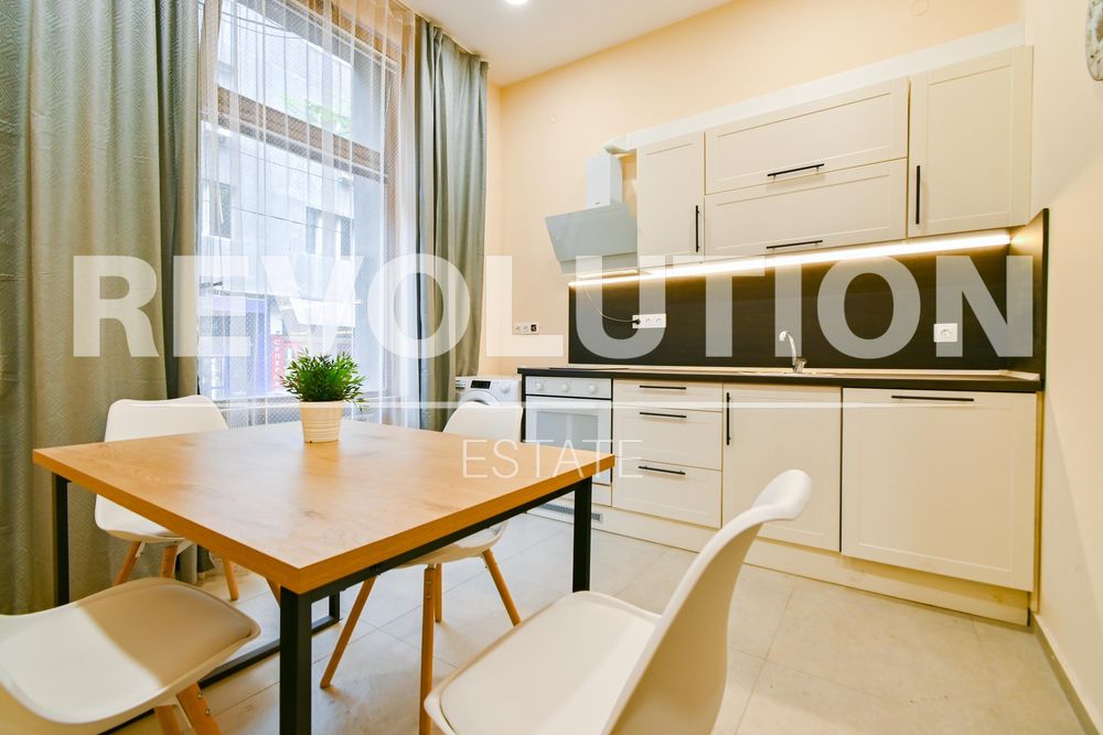 Дава се под наем Тристаен апартамент в София, Център - 110 кв.м за 1246.44 € - Снимка #4