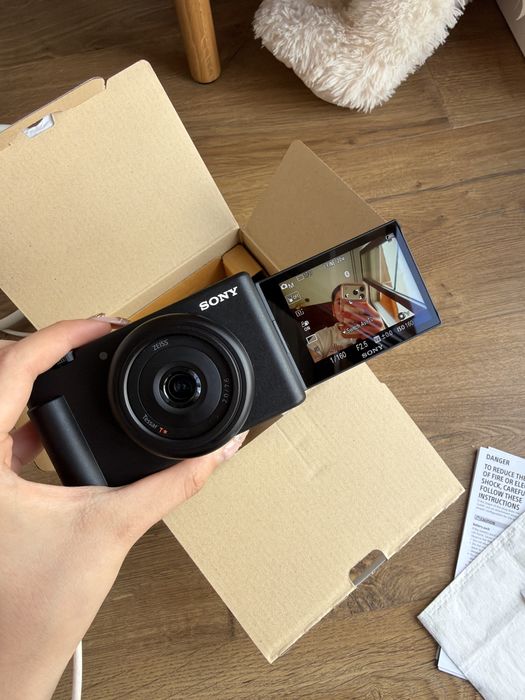 Camera SONY ZV-1F noua