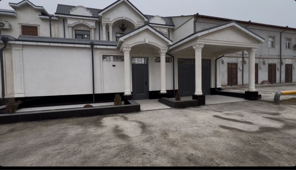 Ховли Жой сотилади 2 каватли 317 кв