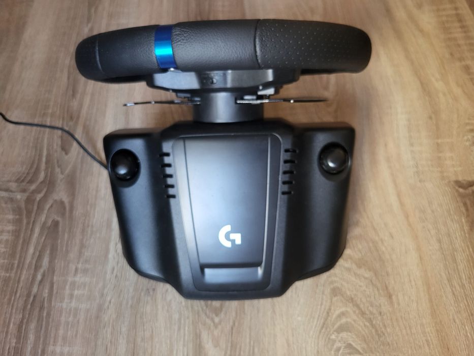 Volan  Logitech G923 RACING WHEEL AND PEDALS ps5
