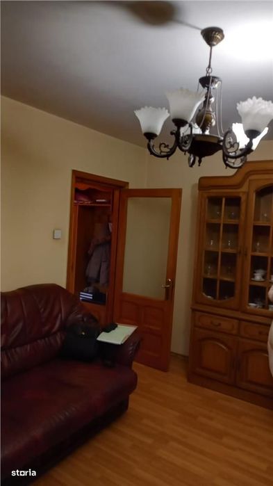 Apartament 2 camere semidecomandate,zona Cora